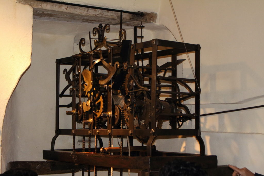 orologio del settecento a Candelara Pesaro