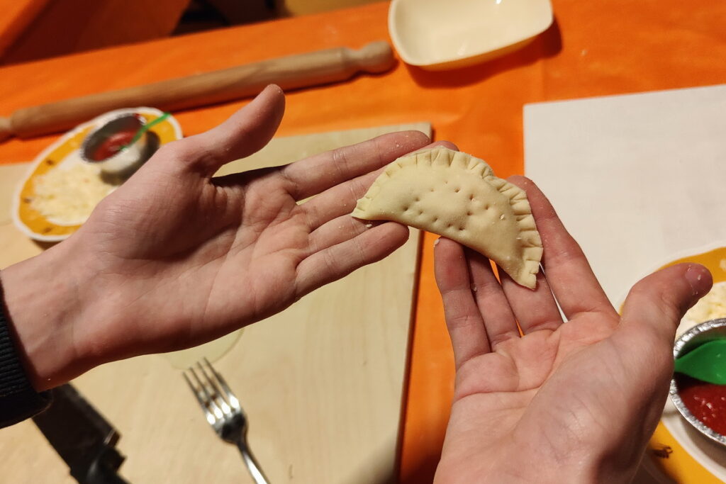 Con le mani in pasta, fare i cassoni al museo Piadina Experience